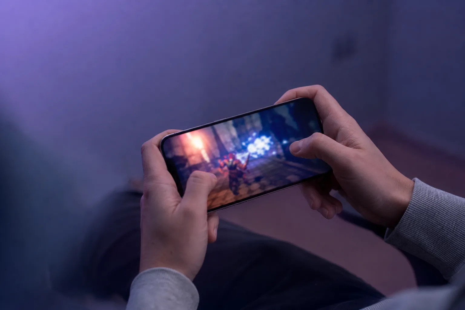 Mobil med shooter-spel i landskapsläge